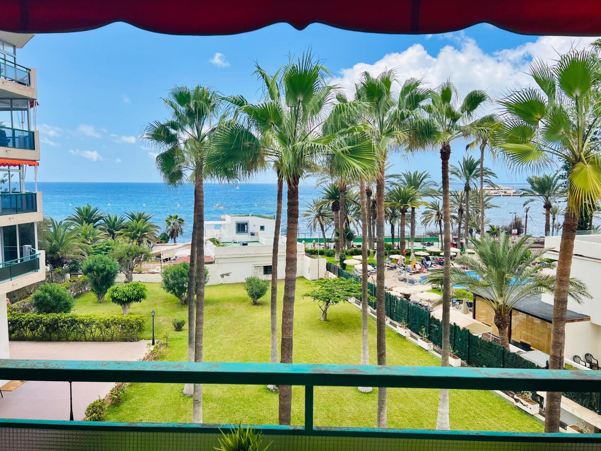 Appartement Comodoro Cristianos Beach Vivienda Vacacional à Los Cristianos  Extérieur photo